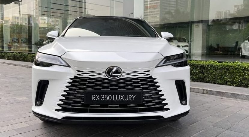 Lexus RX350h Luxury được trang bị cụm đèn pha thông minh thích ứng