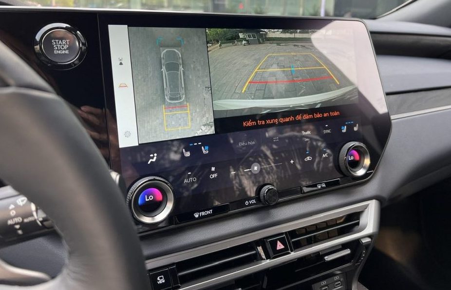 Màn hình Lexus RX 14inch cỡ lớn, tích hợp camera quan sát xuyên gầm