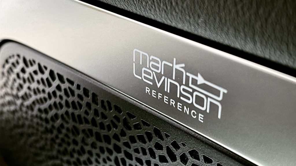 Cả 3 phiên bản LX600 đều sở hữu hệ thống âm thanh vòm 3D với 25 loa Mark Levinson tổng công suất 2400W