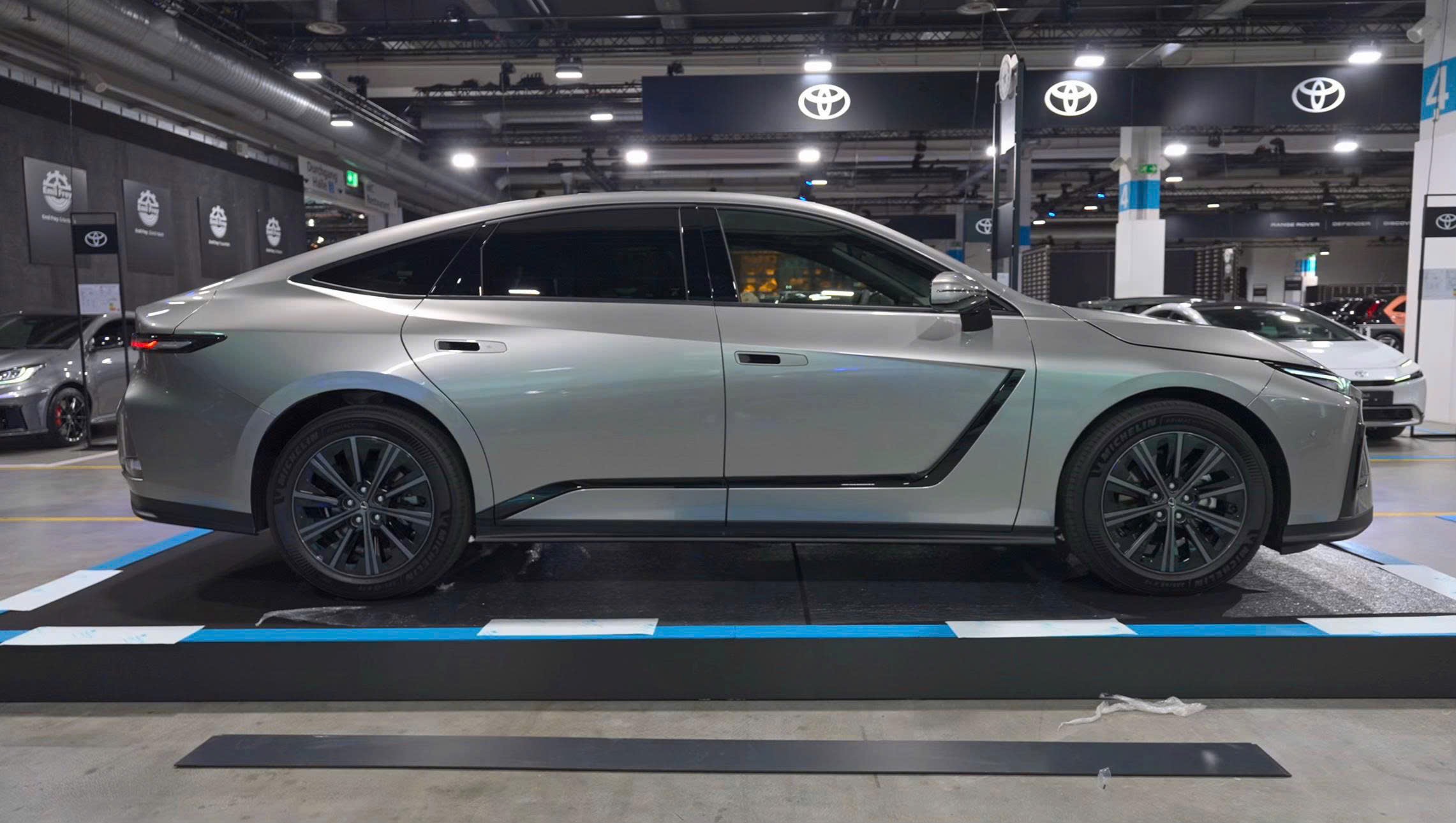 Lexus ES350h 2026 - Ảnh 7