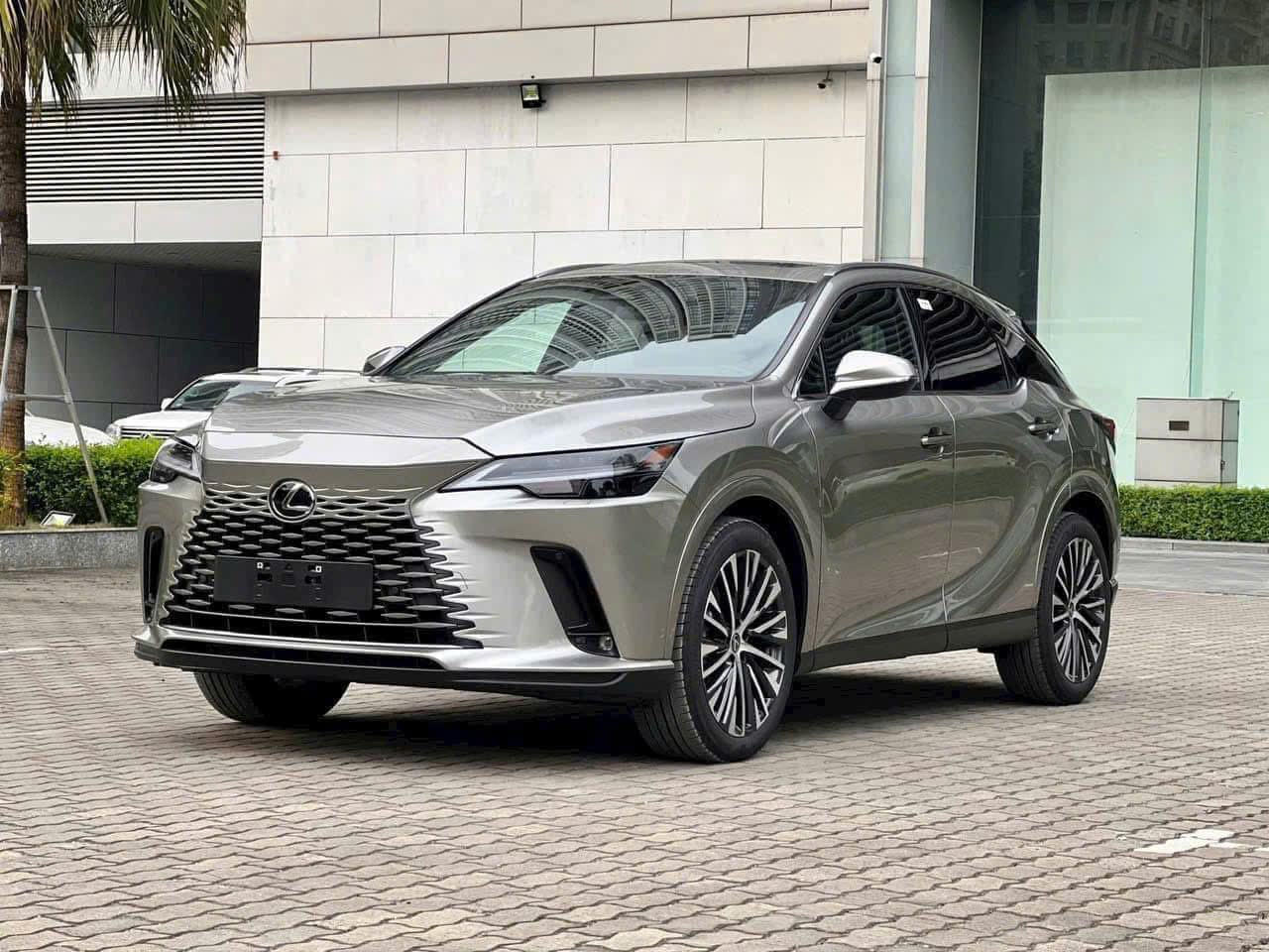 Thiết kế mới mẽ, sang trọng của Lexus RX350h Thiết kế mới mẽ, sang trọng của Lexus RX350h