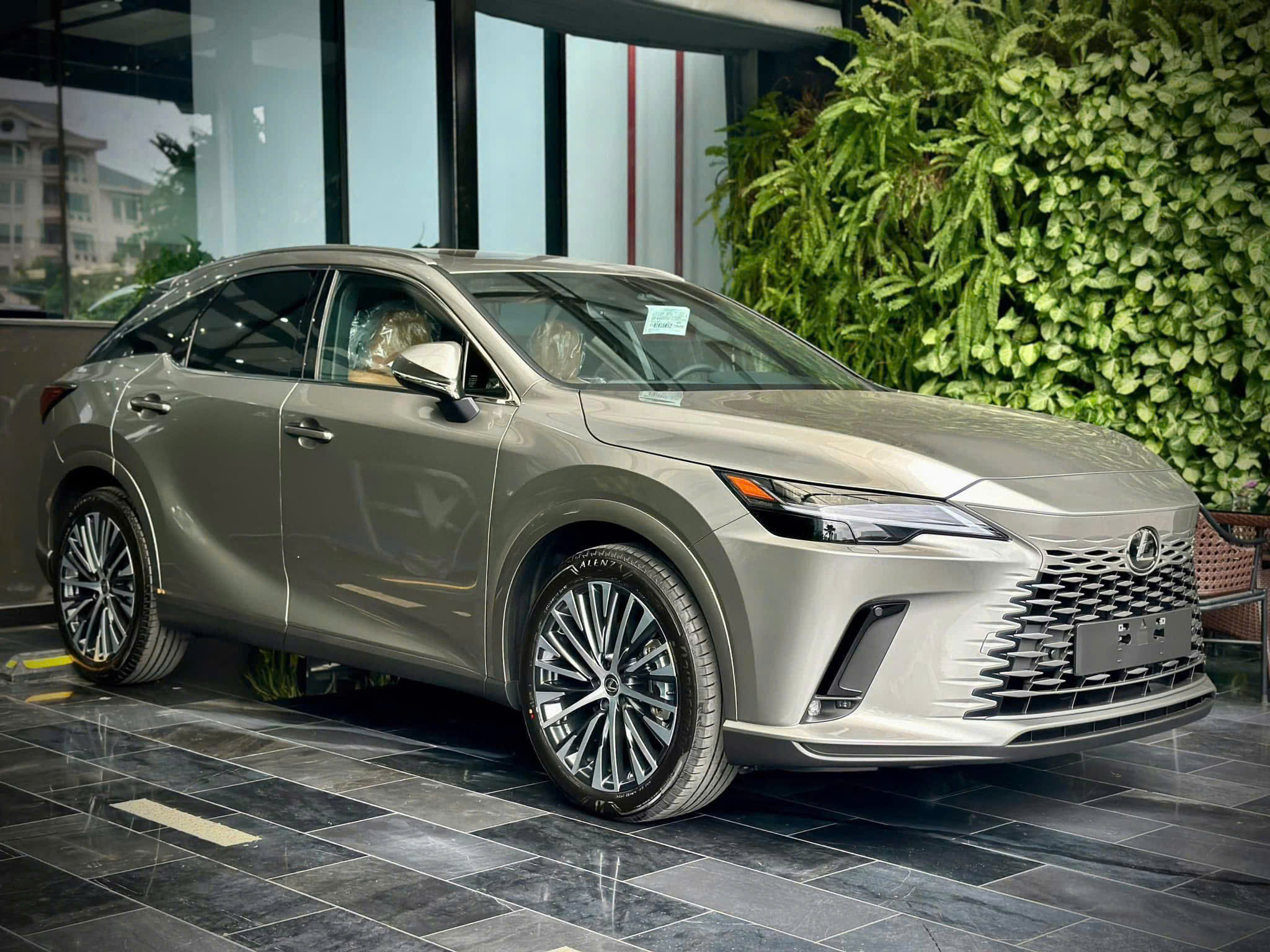 Lexus RX350h Premium là mẫu SUV Hybrid bán chạy nhất của Lexus trên toàn cầu Lexus RX350h Premium là mẫu SUV Hybrid bán chạy nhất của Lexus trên toàn cầu