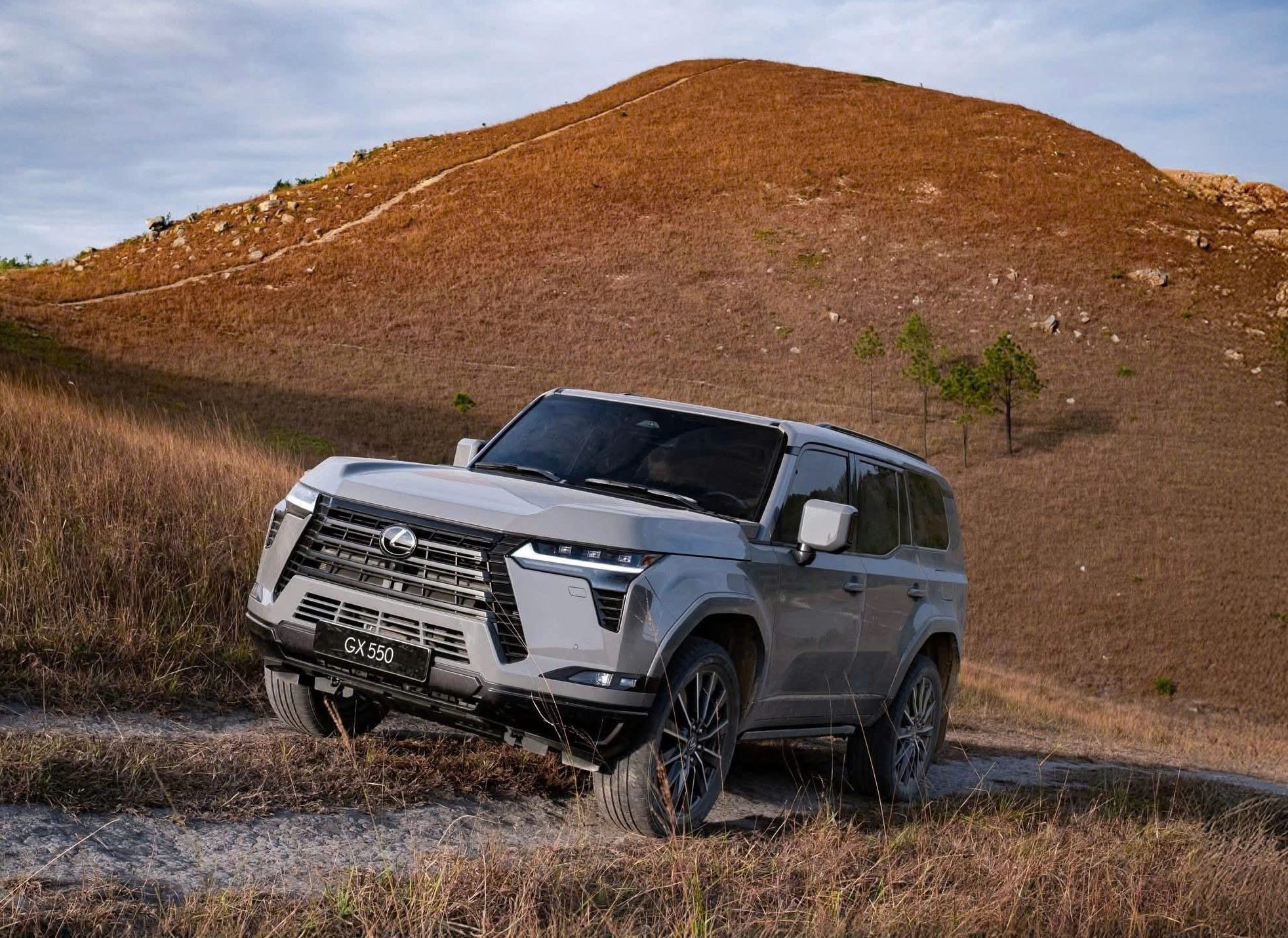 Thiết kế thân xe gọn gàng hơn thế hệ cũ, giúp xe trông thoáng và hiện đại hơn.